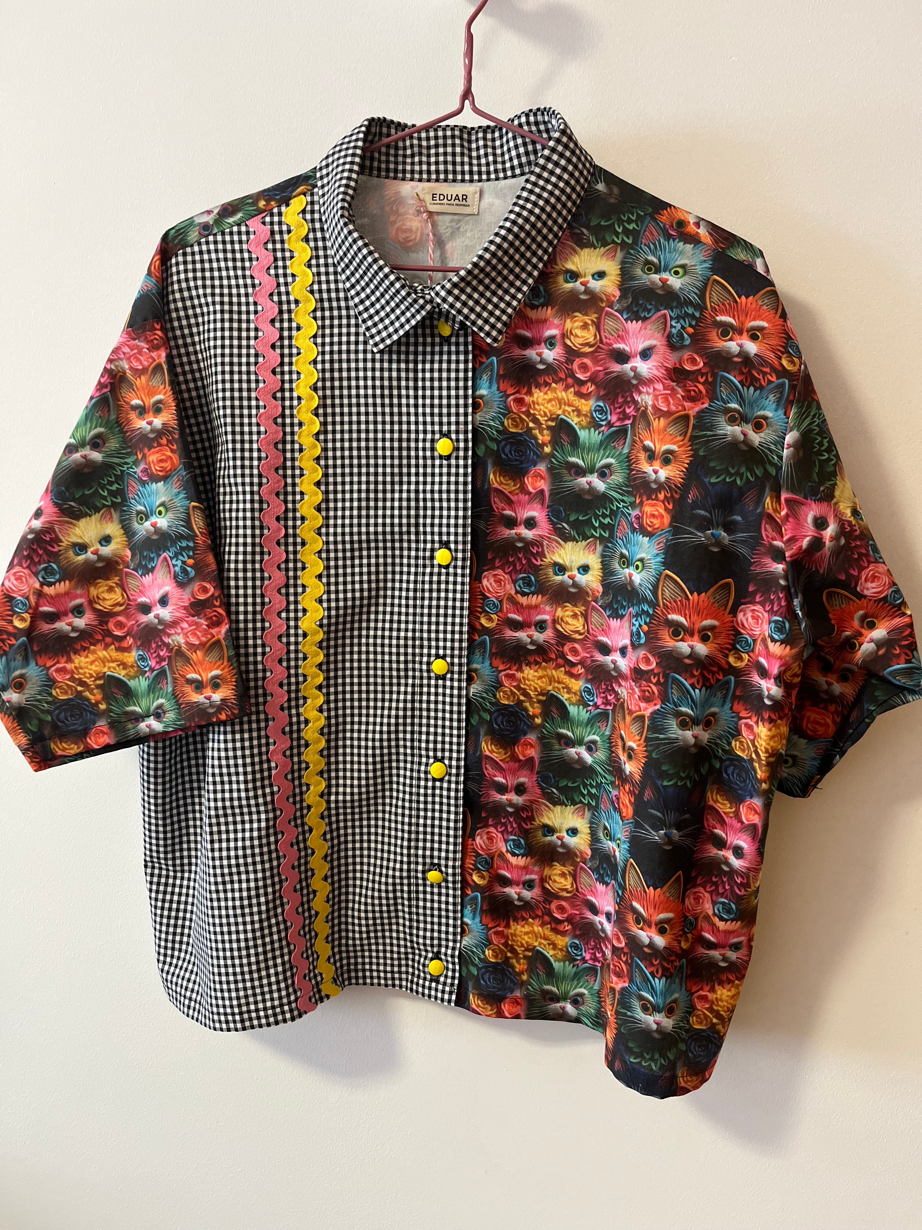 Camisa gatos