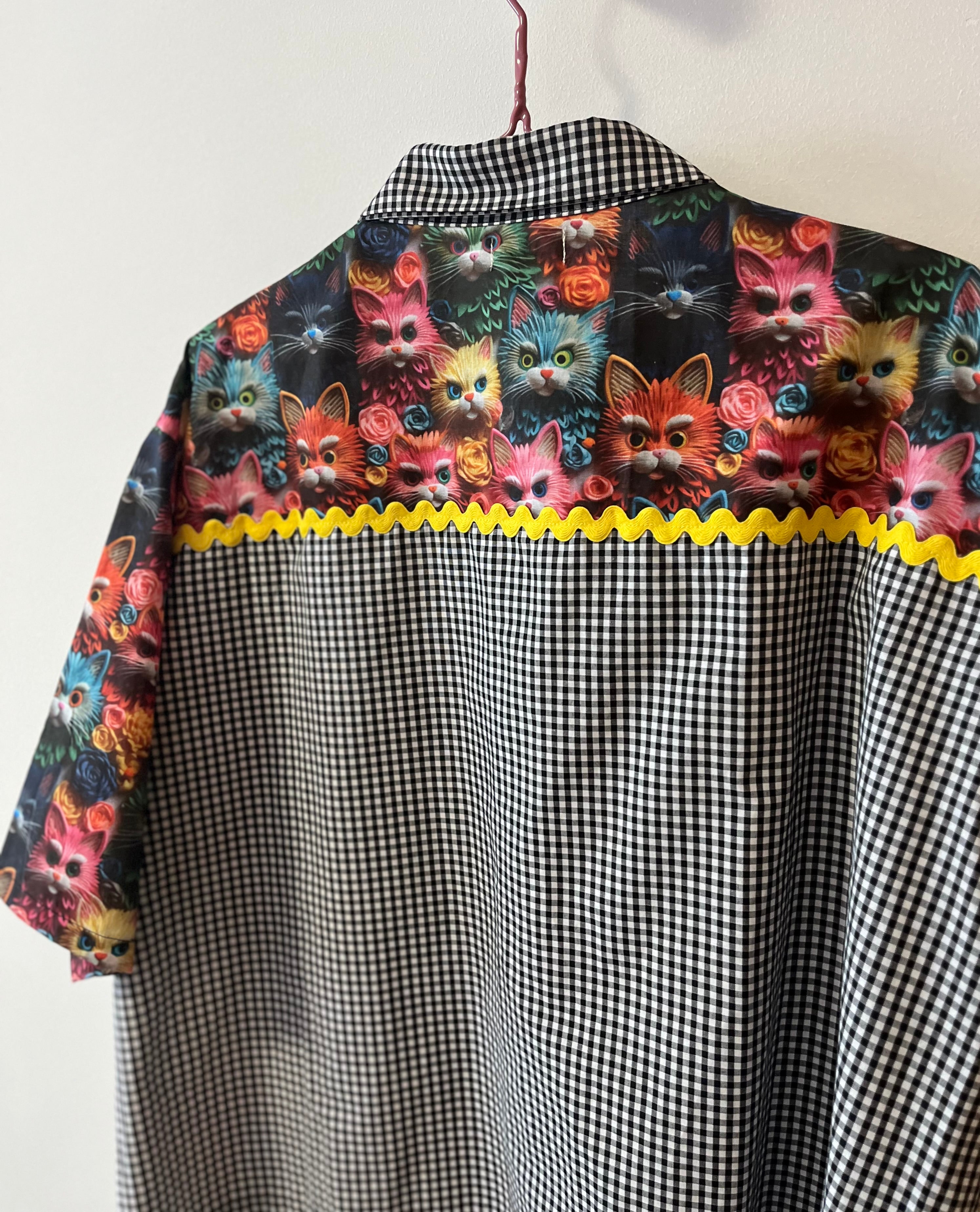 Camisa gatos