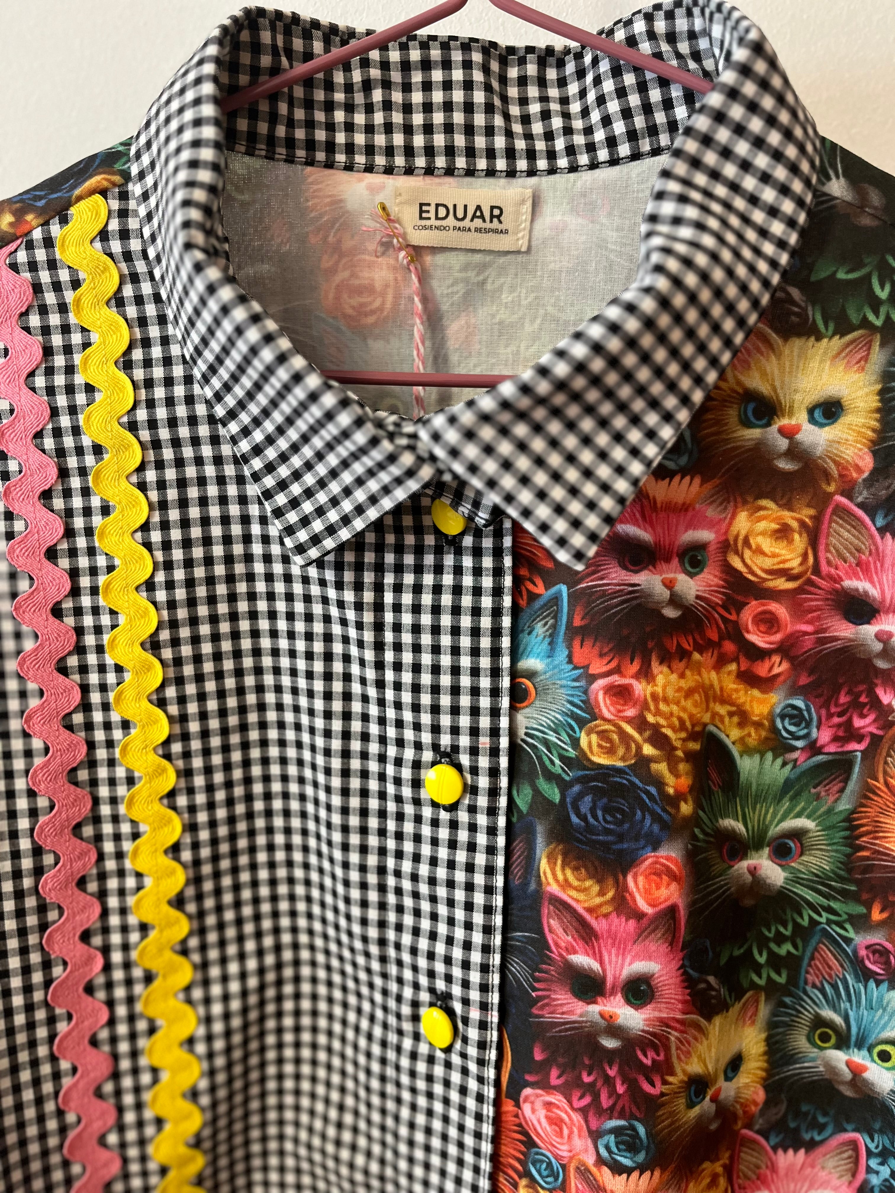 Camisa gatos